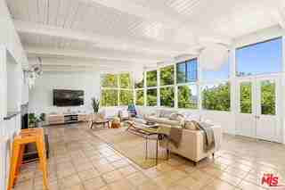 19783 Valley View Dr - Photo 2 of 8