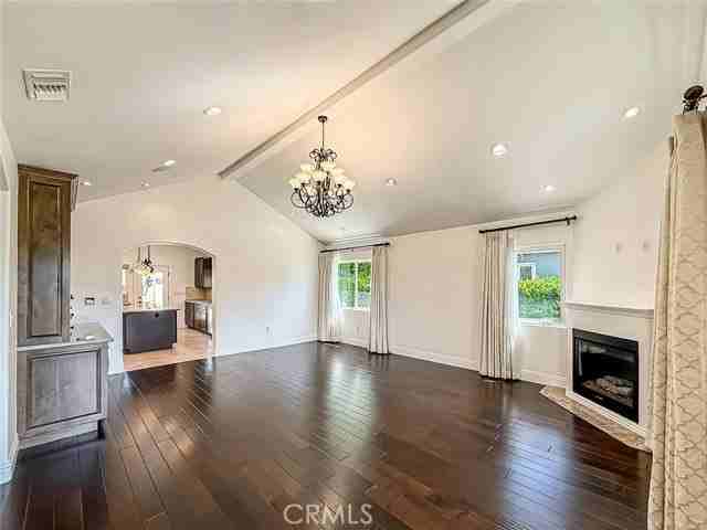 5960 Balcom Ave - Photo 4 of 8