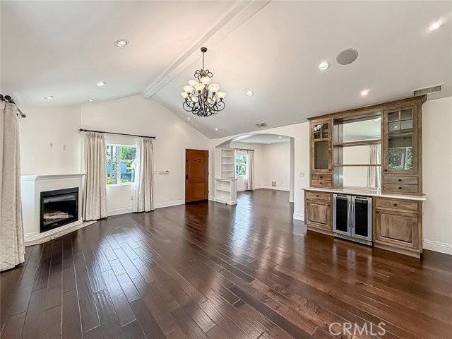 5960 Balcom Ave - Photo 6 of 8