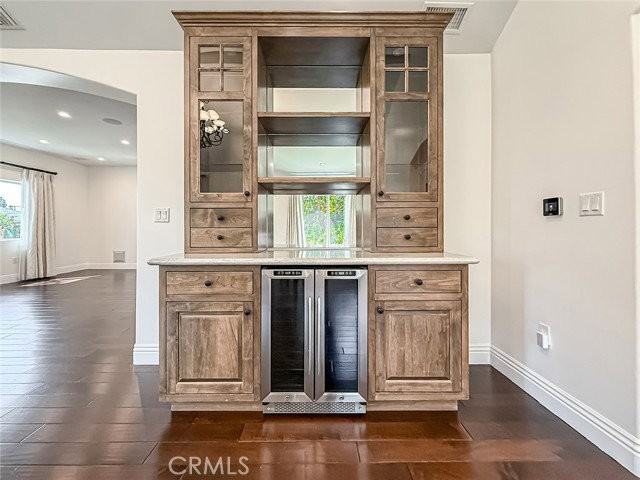 5960 Balcom Ave - Photo 7 of 8