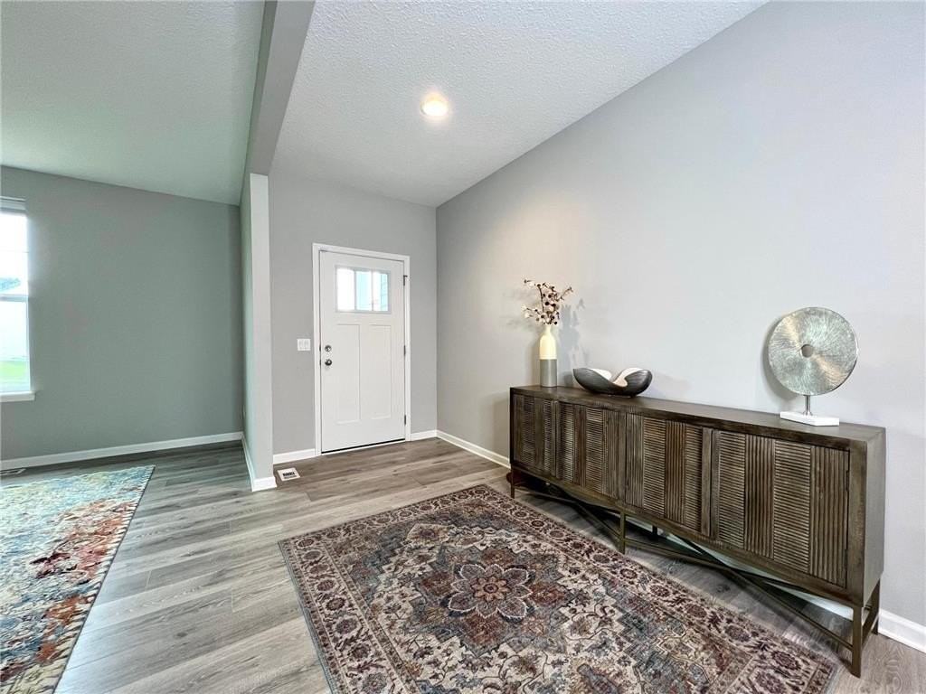 15633 Dakota Ave - Photo 7 of 11