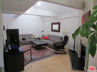 1127 12th St #301 - Photo 3 of 7