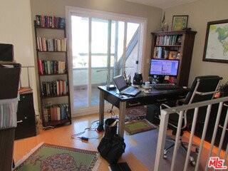 1127 12th St #301 - Photo 5 of 7