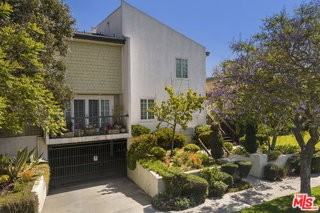 1837 11th St #3 - Photo 2 of 8