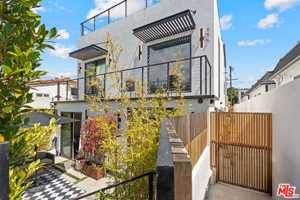 featured image of 656 California Ave