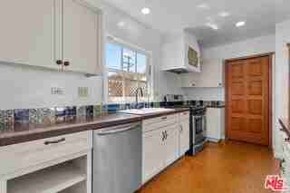 2411 Castle Heights Ave - Photo 3 of 8