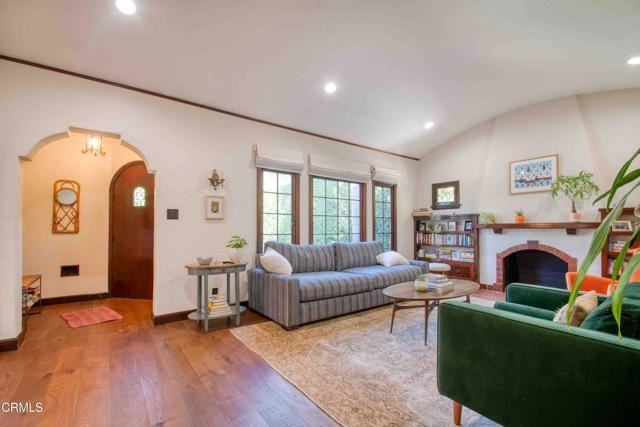 1014 Stearns Dr - Photo 2 of 8