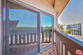 832 Palm Ave #305 - Photo 5 of 8