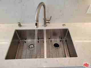 1117 S Bedford St #102 - Photo 5 of 8