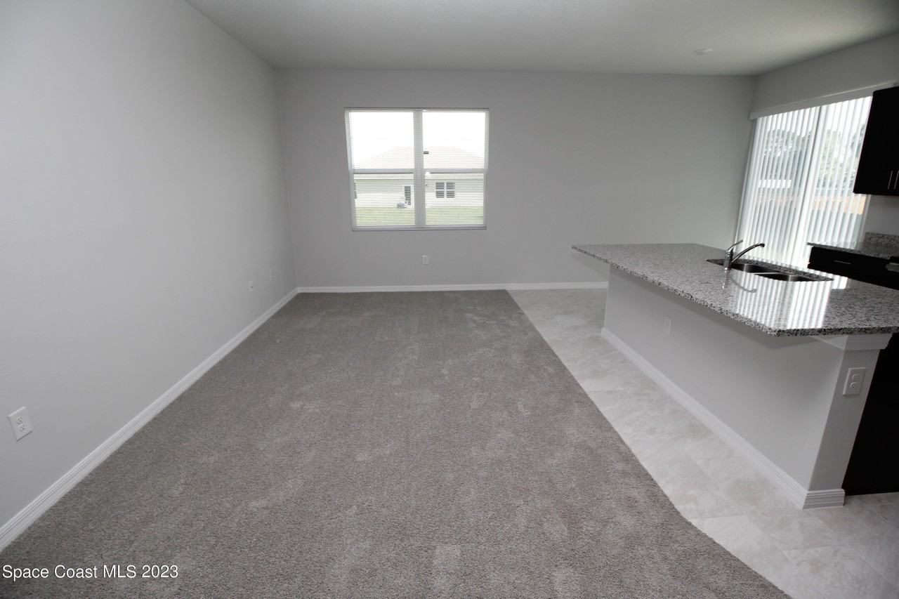 743 Andrew St Se - Photo 6 of 17