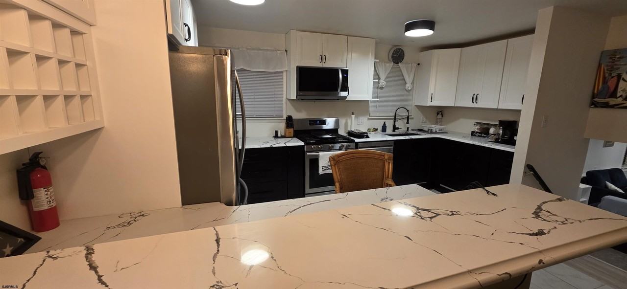 512 N Somerset Ave - Photo 4 of 17