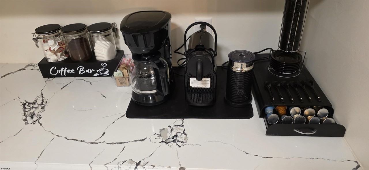 512 N Somerset Ave - Photo 7 of 17