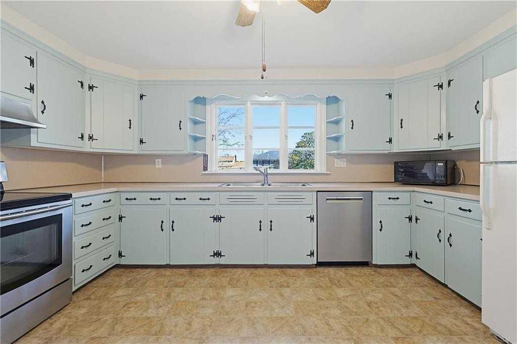 111 Beach Rd - Photo 4 of 17