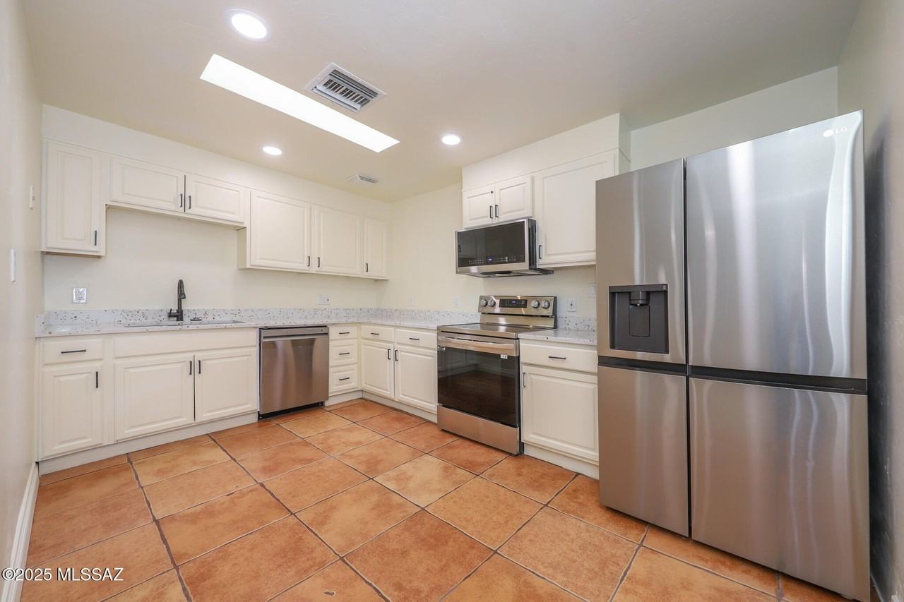 1654 N Rosemont Blvd #1