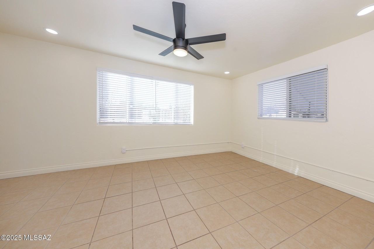 1654 N Rosemont Blvd #1 - Photo 6 of 15