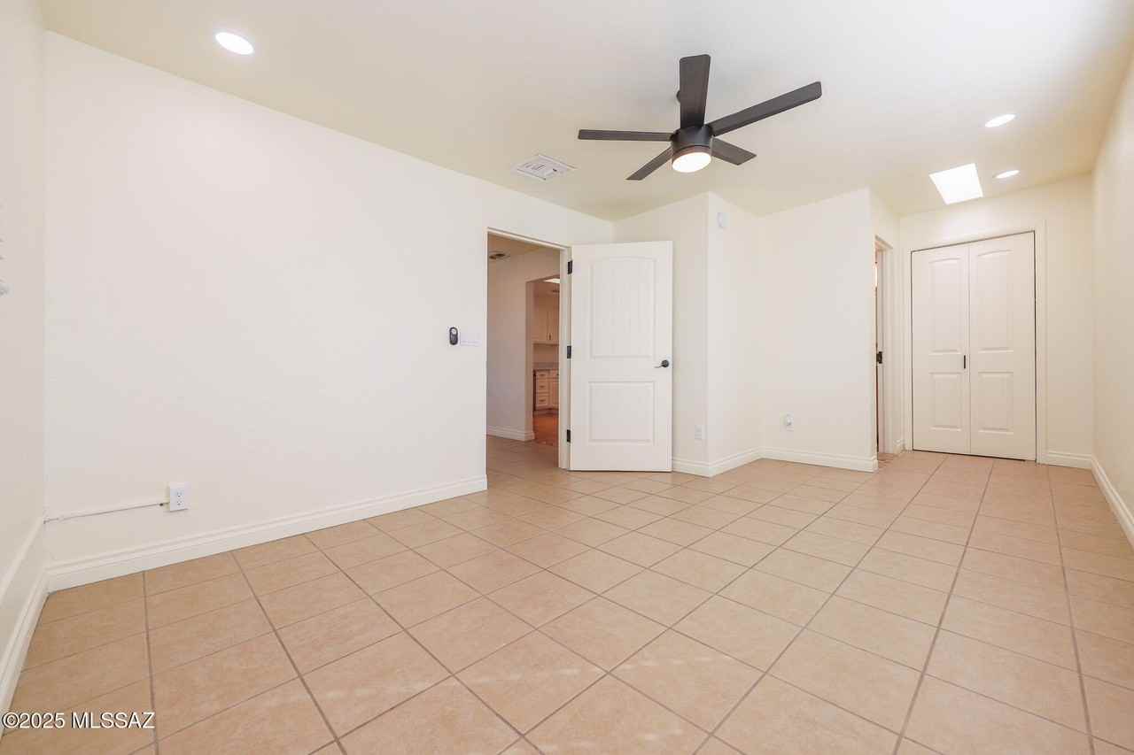 1654 N Rosemont Blvd #1 - Photo 7 of 15