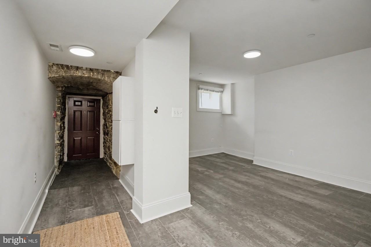 1625 Saint Paul St #B - Photo 3 of 16