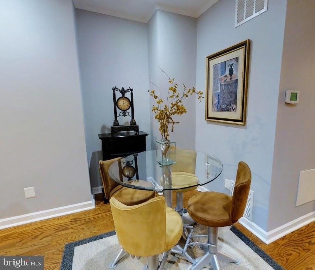 1929 Gough St - Photo 6 of 32