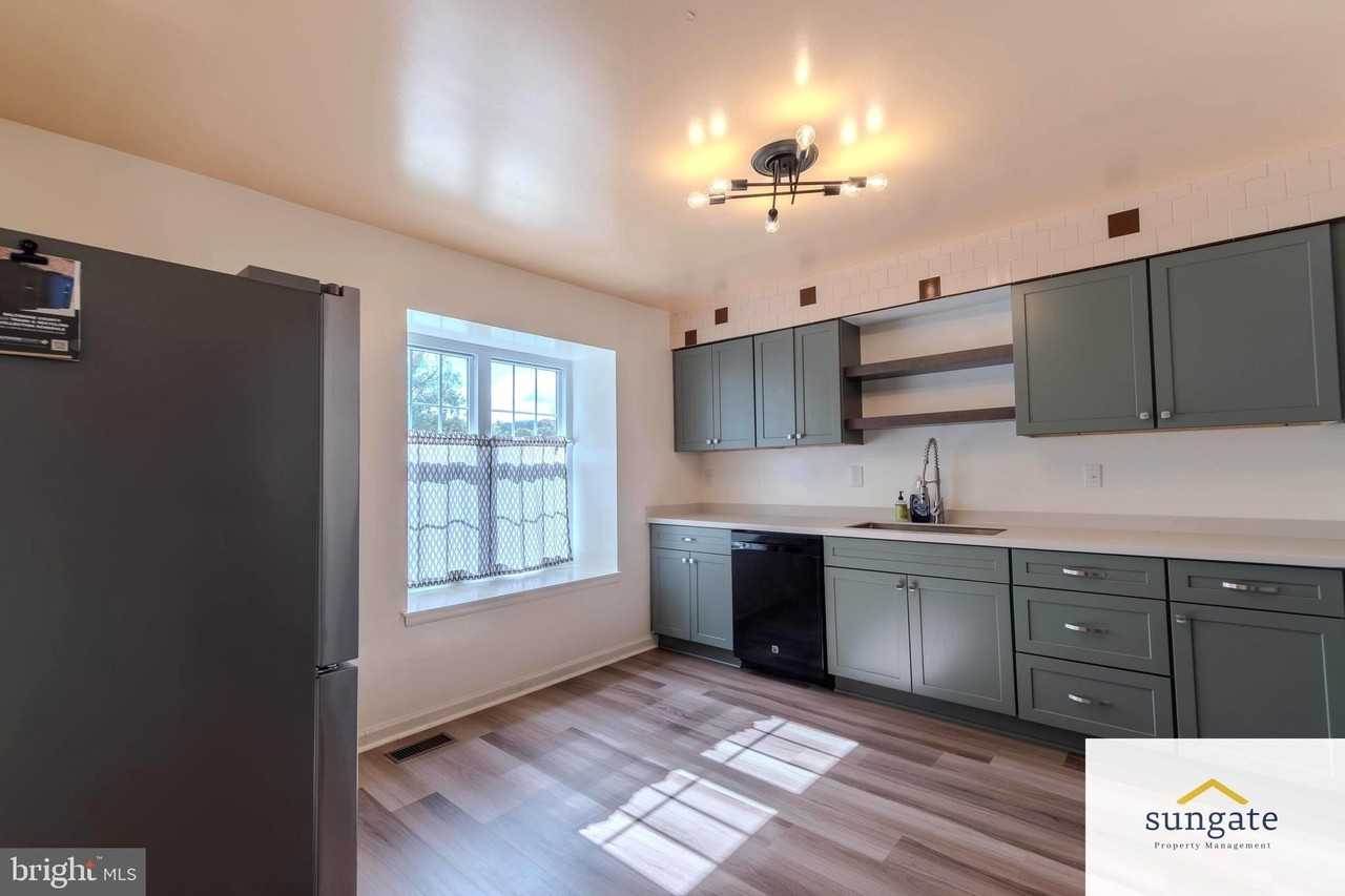 12 Daria Ct - Photo 2 of 40