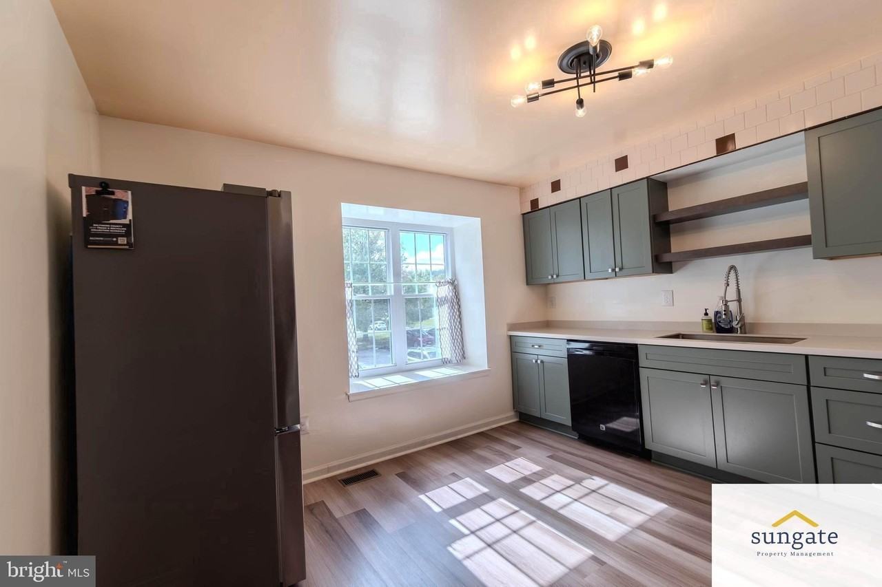 12 Daria Ct - Photo 6 of 40