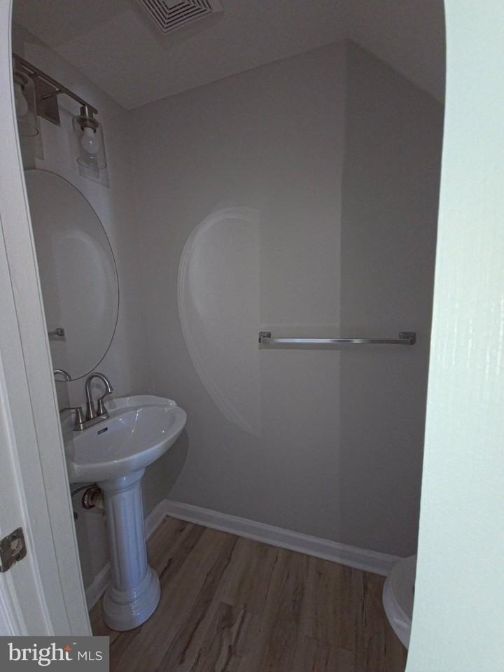 546 Wellington Ct - Photo 6 of 15