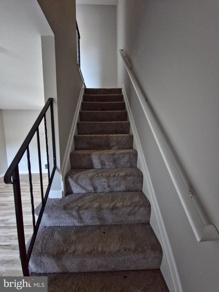 546 Wellington Ct - Photo 7 of 15