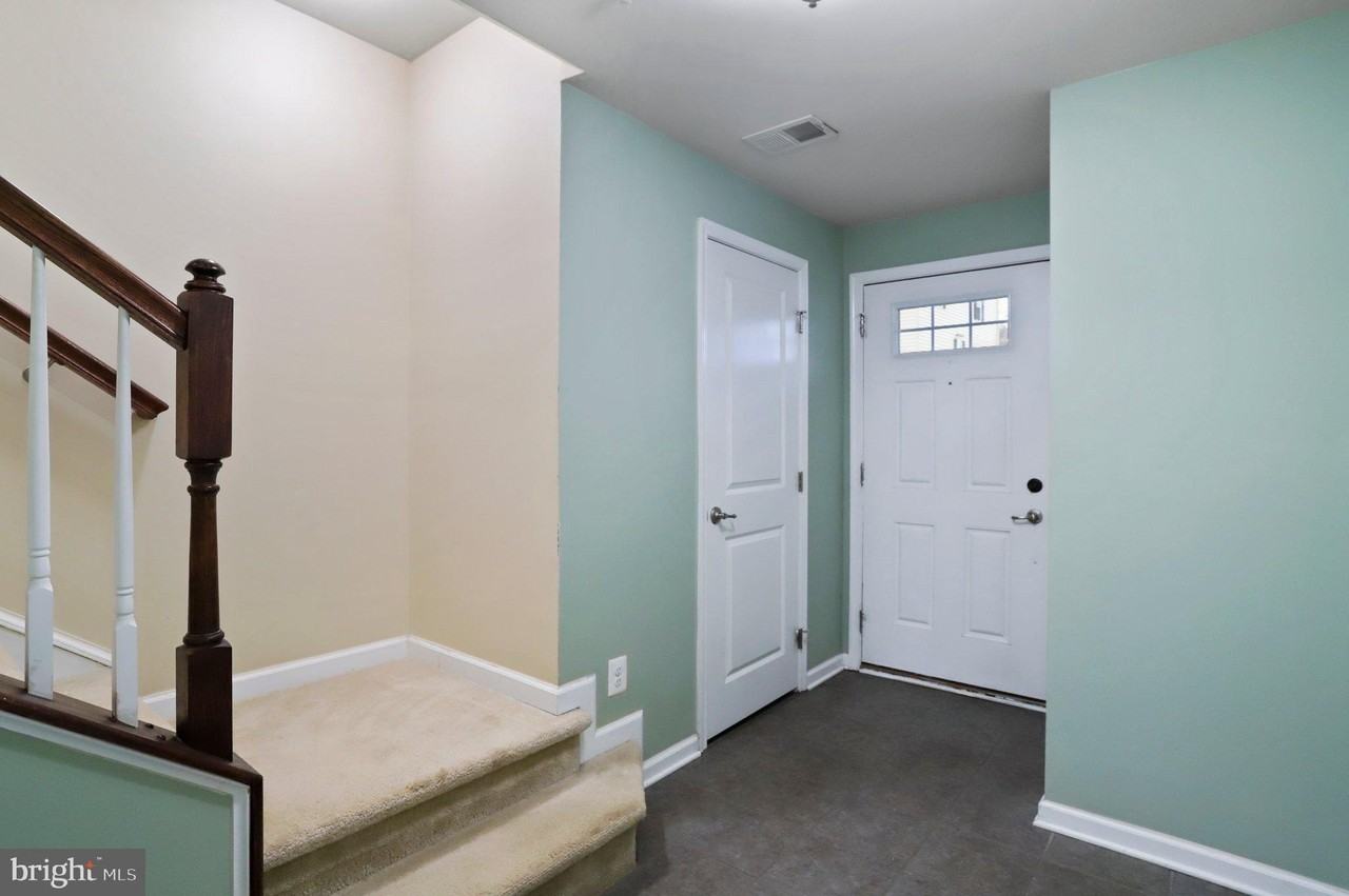 8079 Locust Mill St - Photo 4 of 37