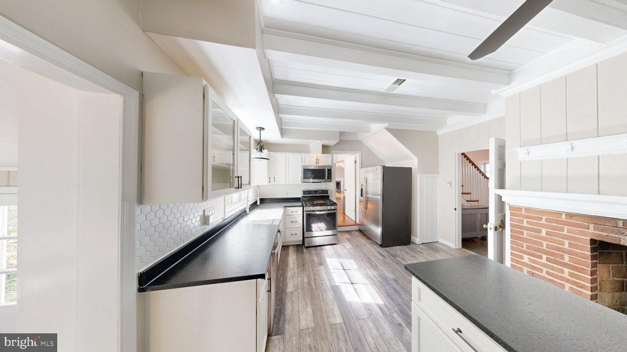 7309 River Rd - Photo 4 of 34