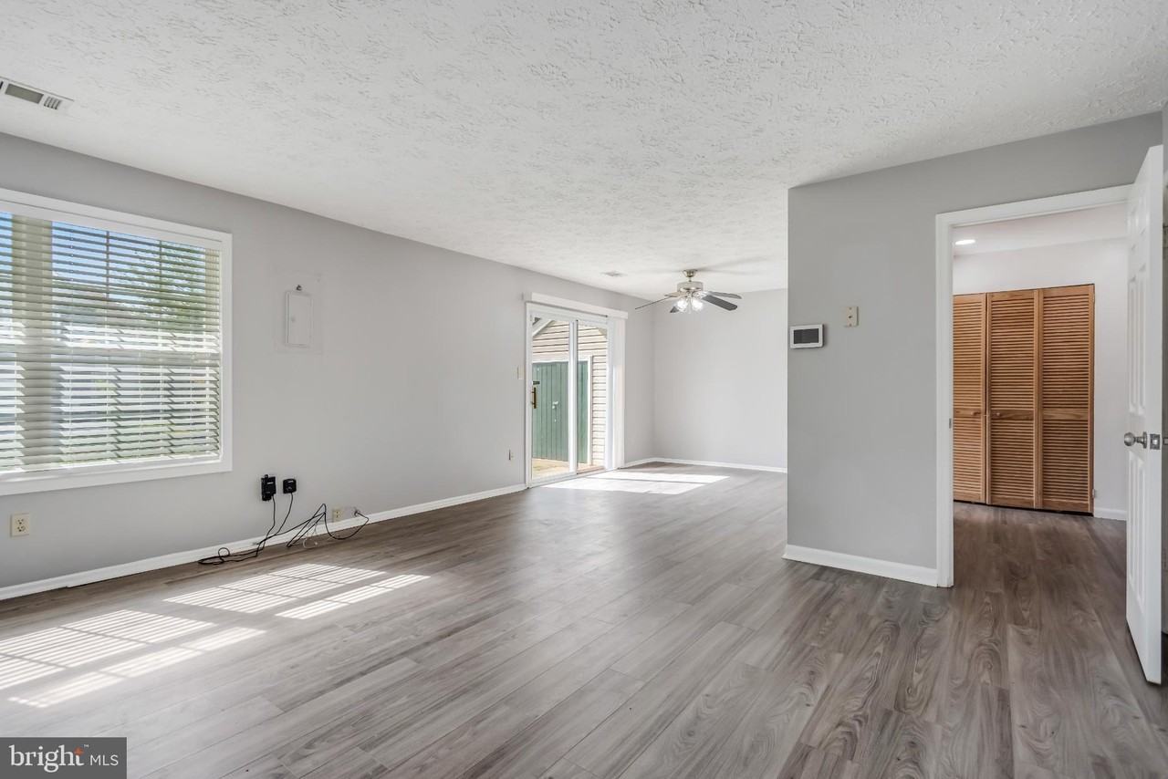 3036 New Oak Ln - Photo 3 of 28