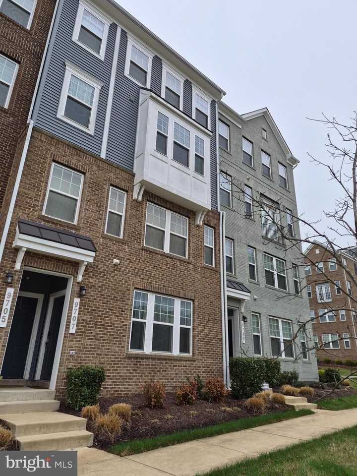 9707 Glassy Creek Way - Photo 2 of 26