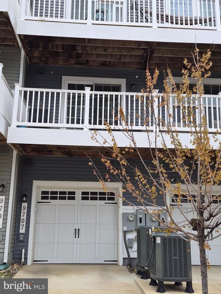 9707 Glassy Creek Way - Photo 3 of 26