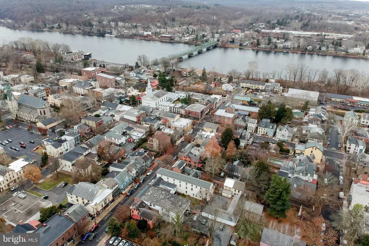 54--56 CORYELL Street #1 - Photo 5 of 6