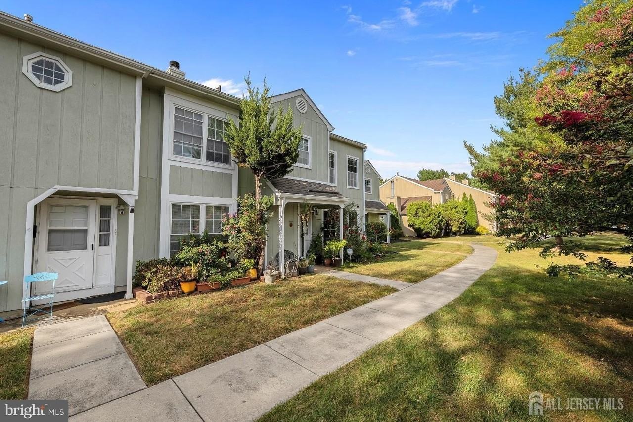 5 Pond View Dr - Photo 3 of 28