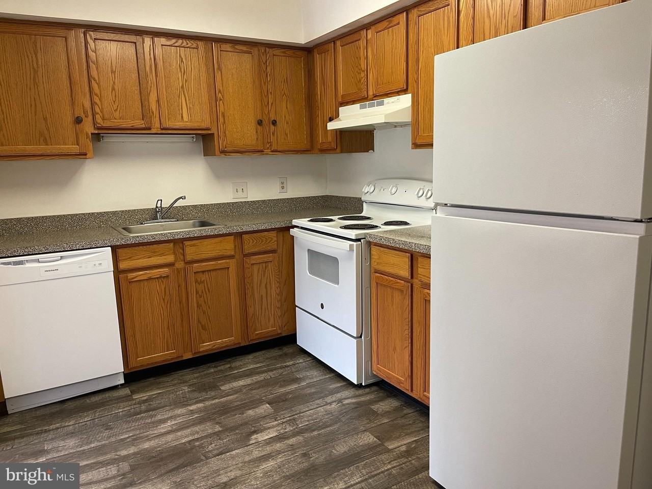 2309 Sayre Dr - Photo 6 of 11