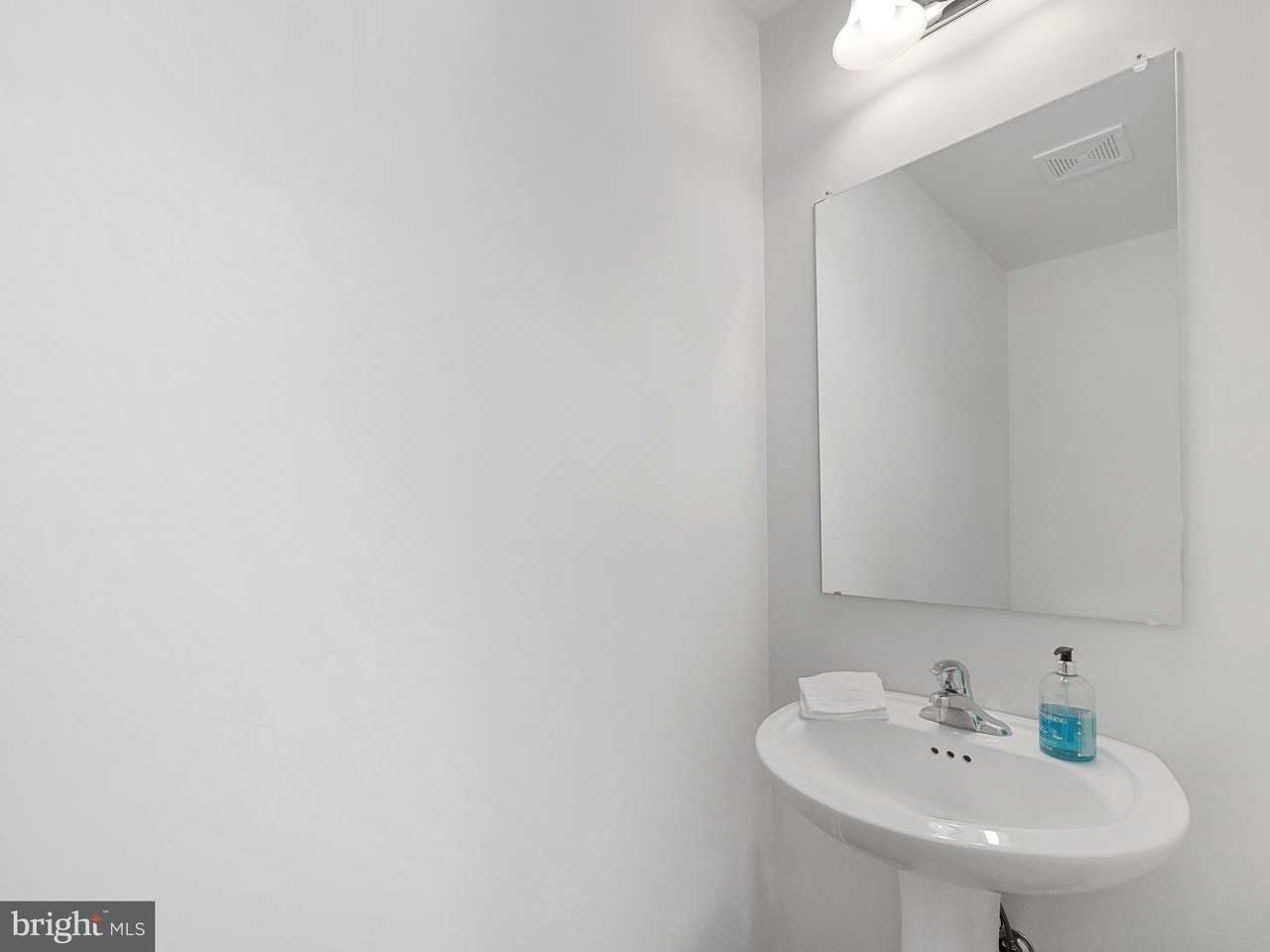 131 Edgewater Ct - Photo 2 of 36