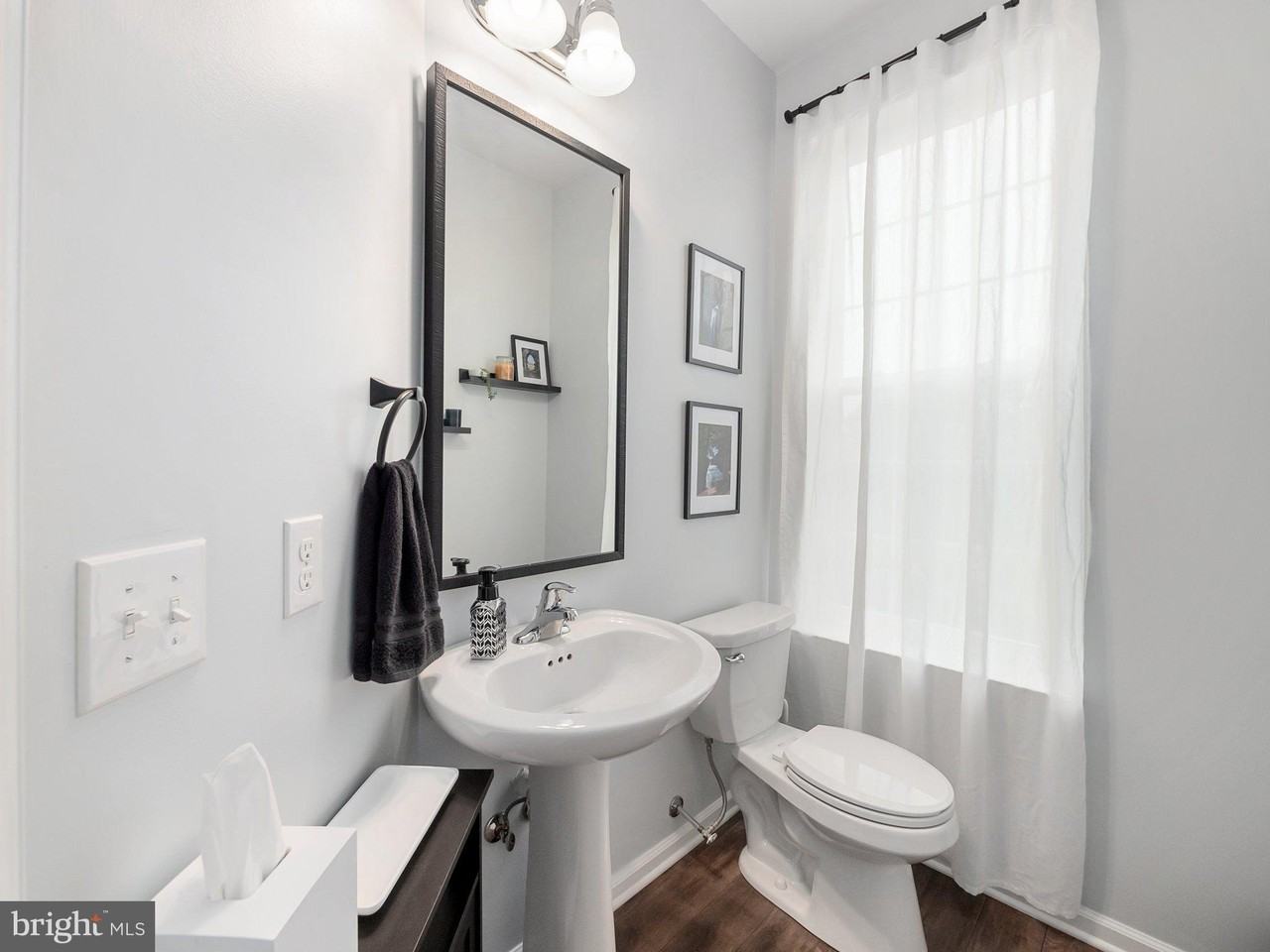 131 Edgewater Ct - Photo 4 of 36