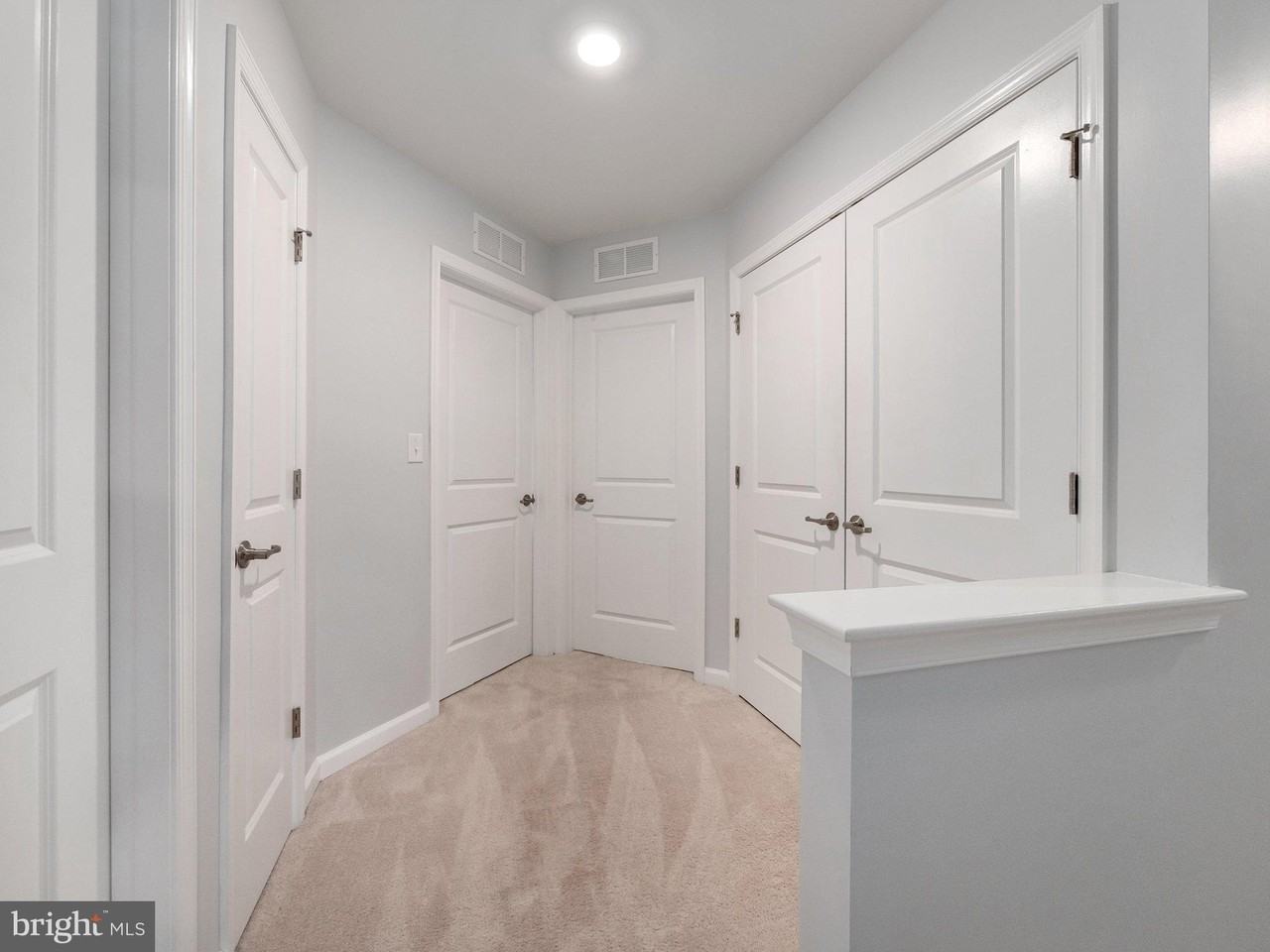 131 Edgewater Ct - Photo 5 of 36