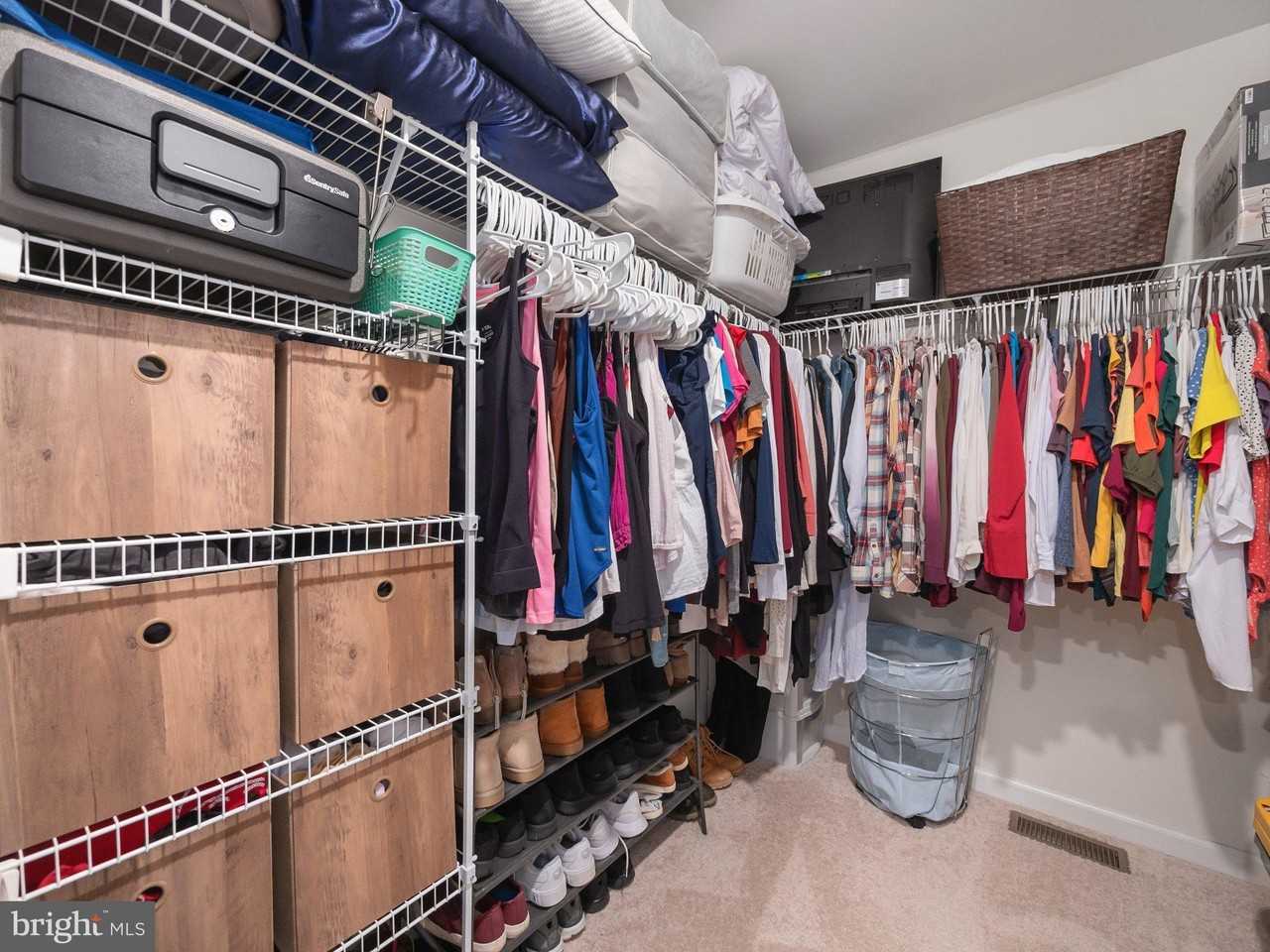 131 Edgewater Ct - Photo 7 of 36