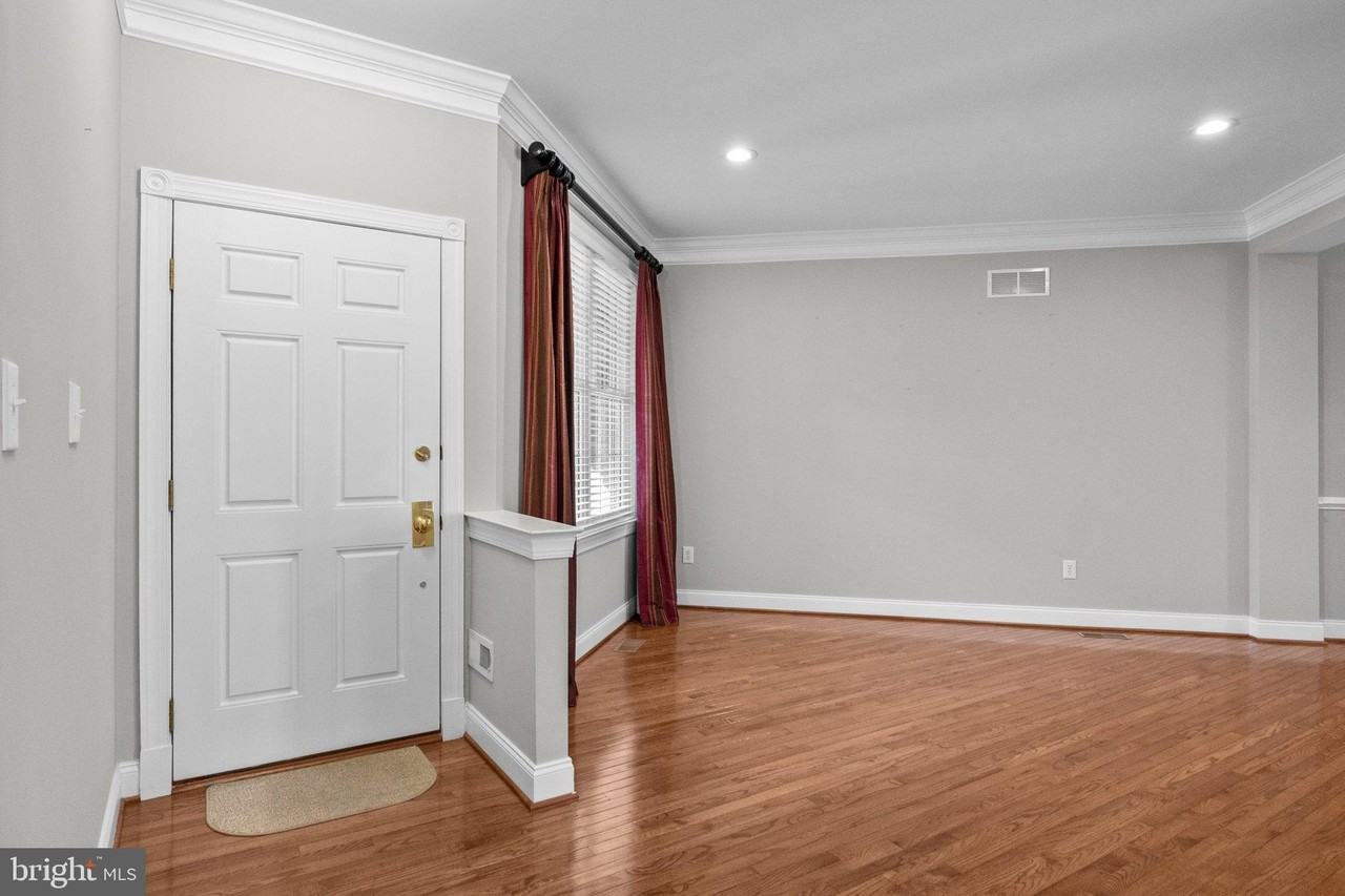 2333 Dorchester St W #W - Photo 5 of 39