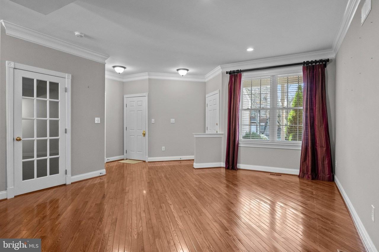 2333 Dorchester St W #W - Photo 6 of 39