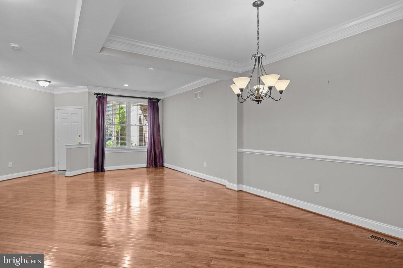 2333 Dorchester St W #W - Photo 7 of 39