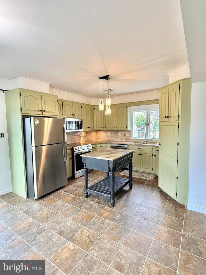 208 FERN Lane - Photo 4 of 20