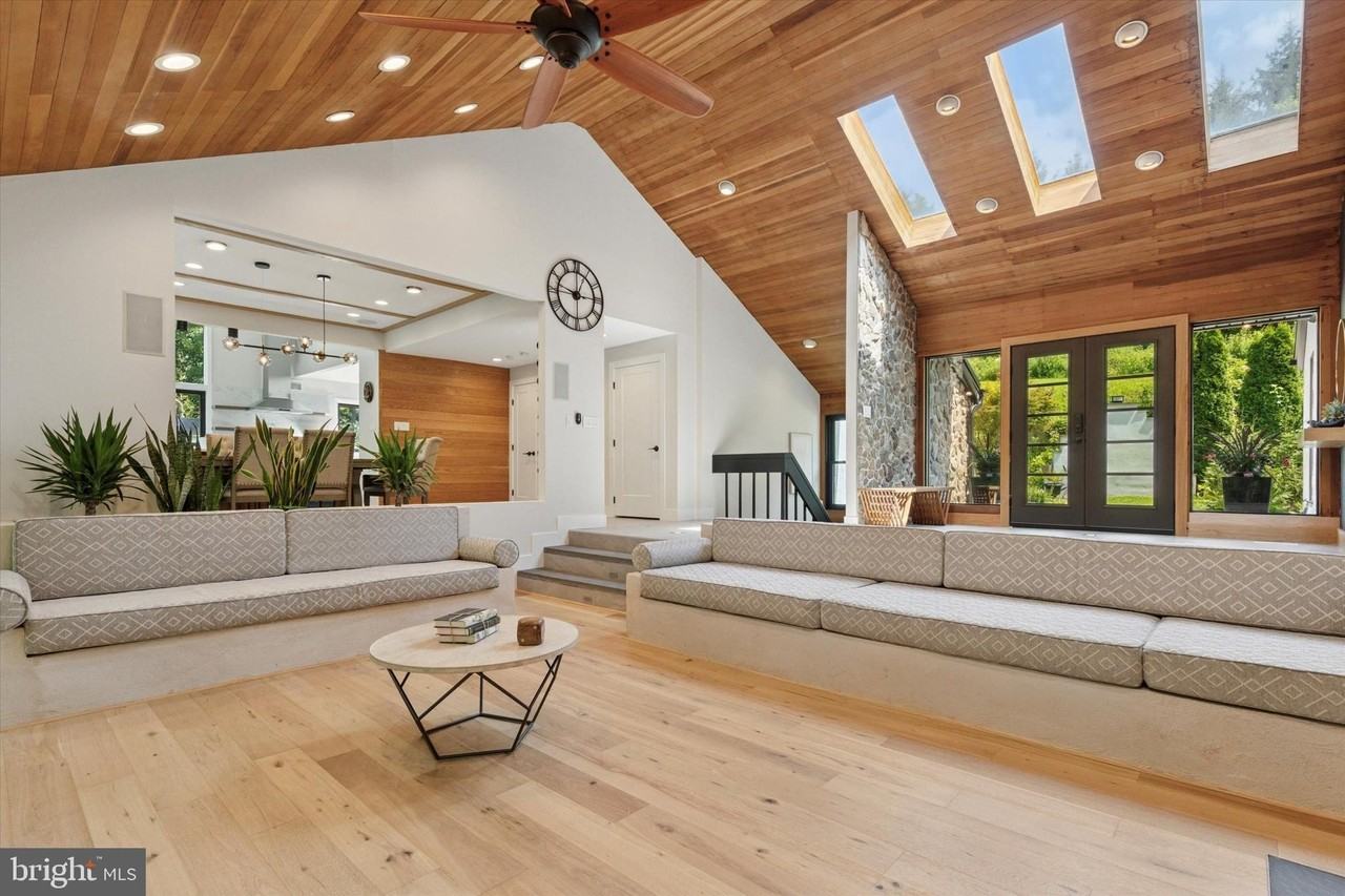 1220 Valley Rd - Photo 5 of 45