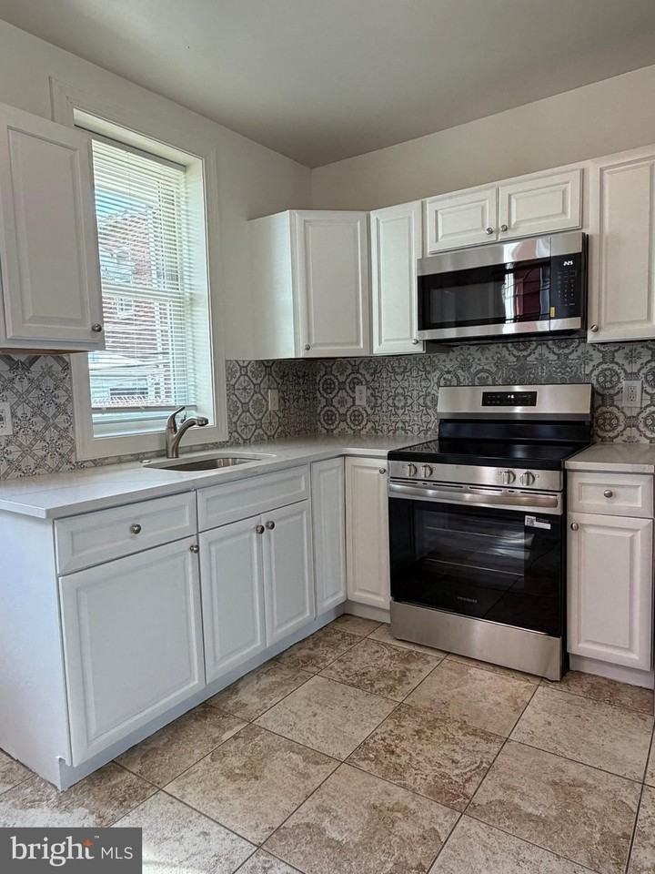 2667 N Napa St - Photo 2 of 38