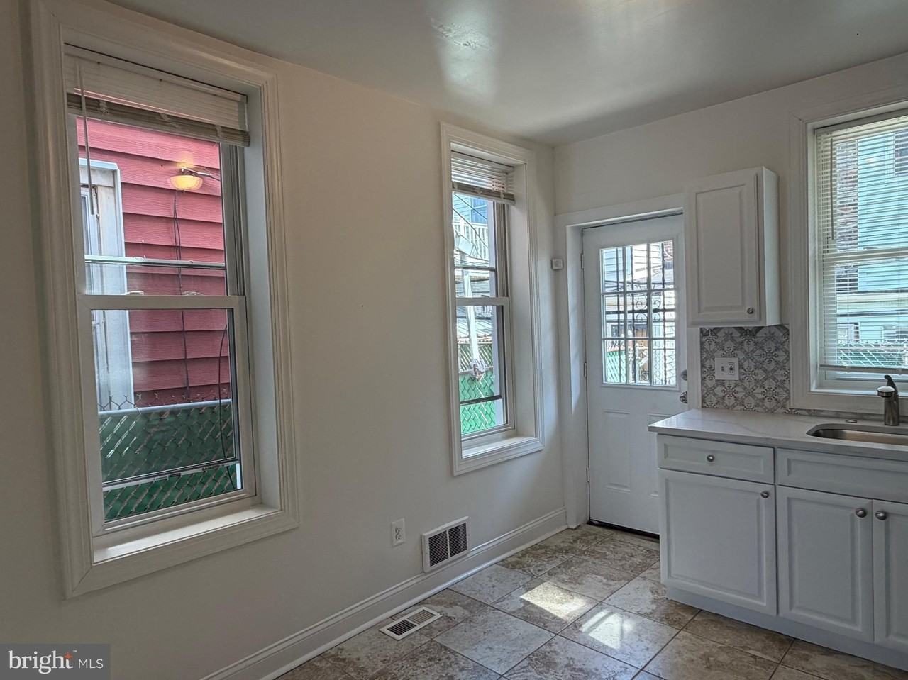 2667 N Napa St - Photo 4 of 38