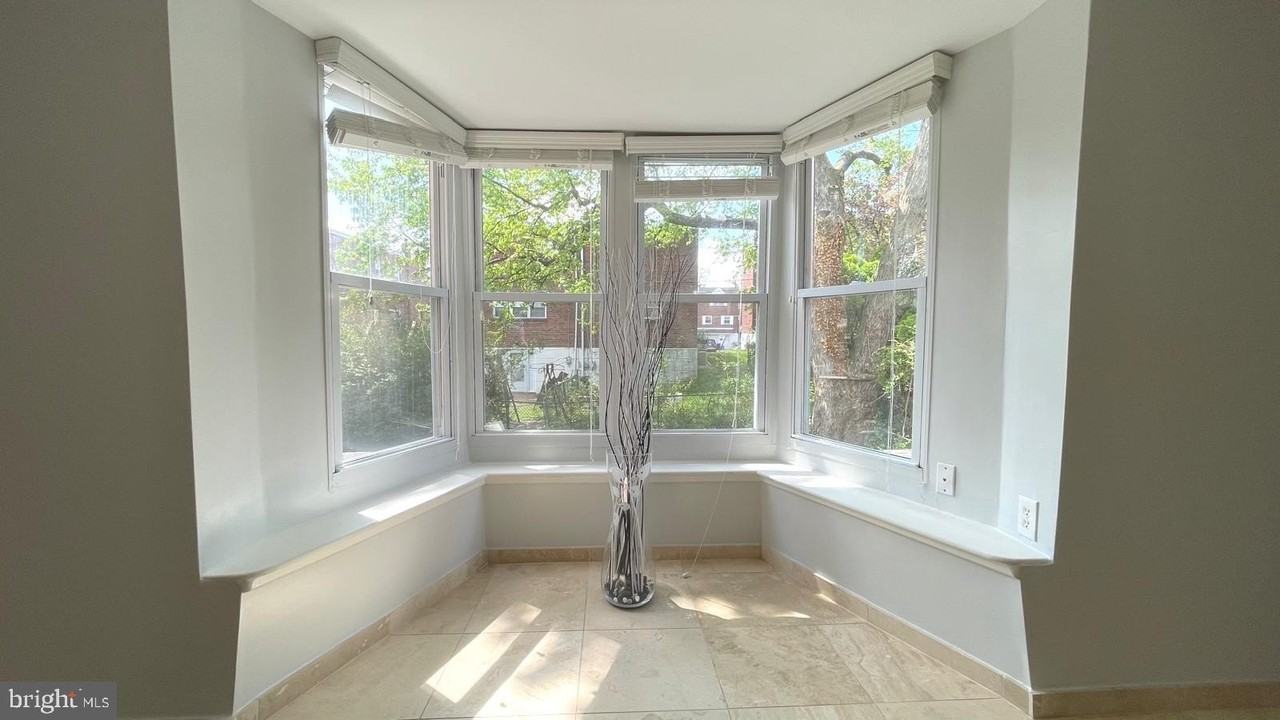 324 Avon St - Photo 4 of 37