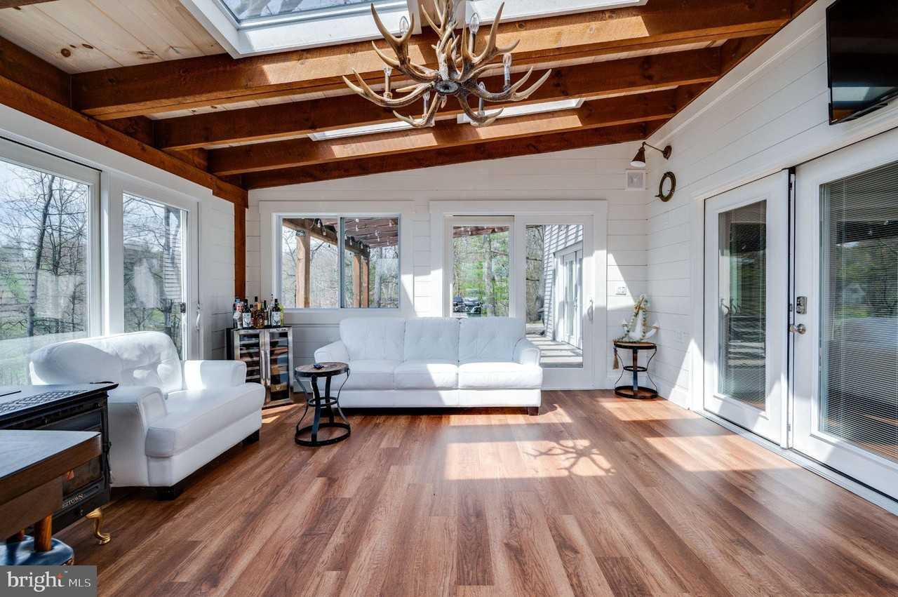 1342 Stag Dr - Photo 5 of 46