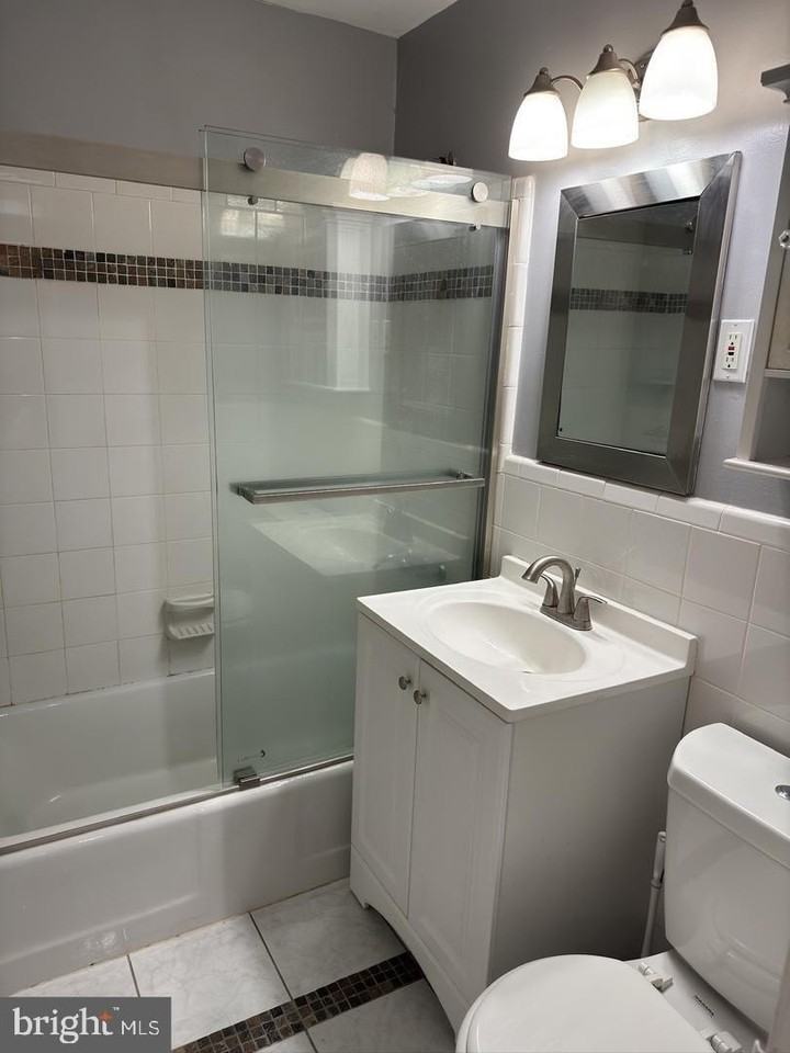 1021 Arlington Blvd #810 - Photo 3 of 8