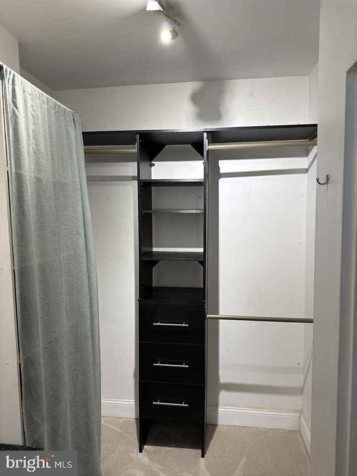 1021 Arlington Blvd #810 - Photo 6 of 8