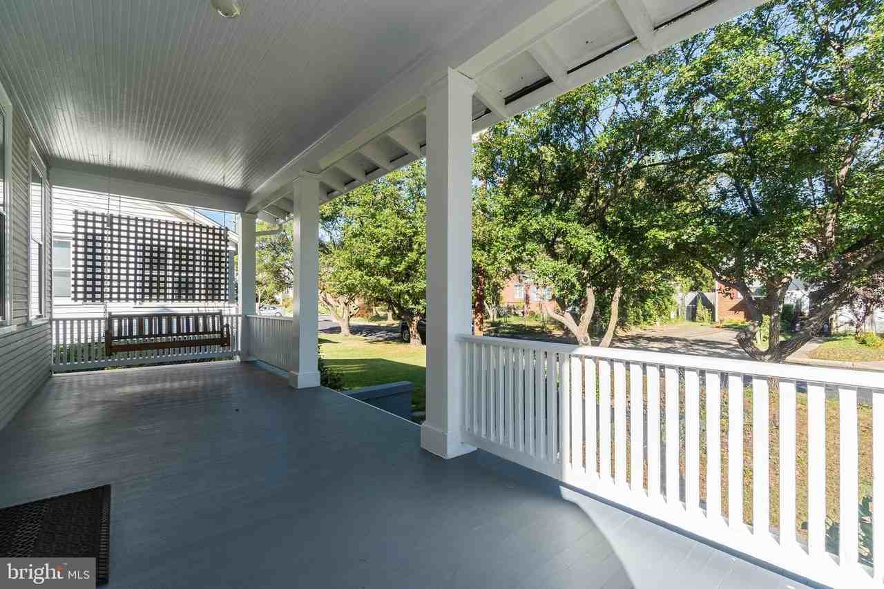 928 19th St S - Photo 3 of 27